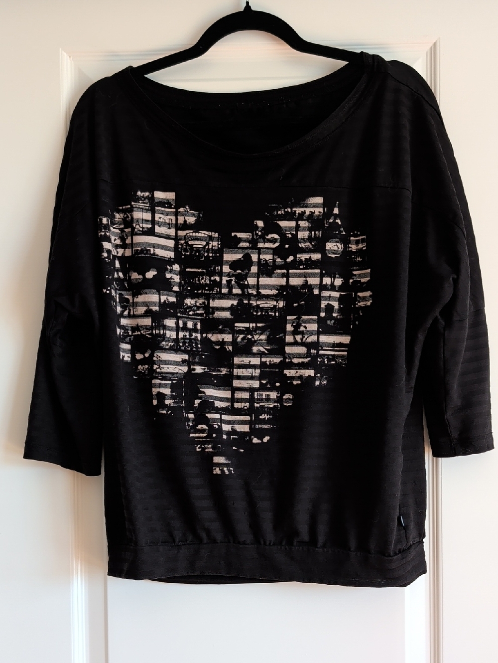 Black Heart Graphic Pullover